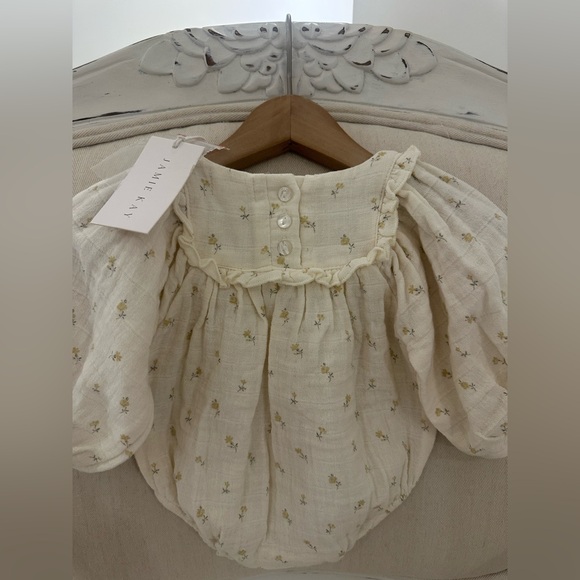 🤍 0~3 Mth Jamie Kay Organic Muslin Frances Vintage Ditsy Cammomile Onesie - Picture 6 of 8